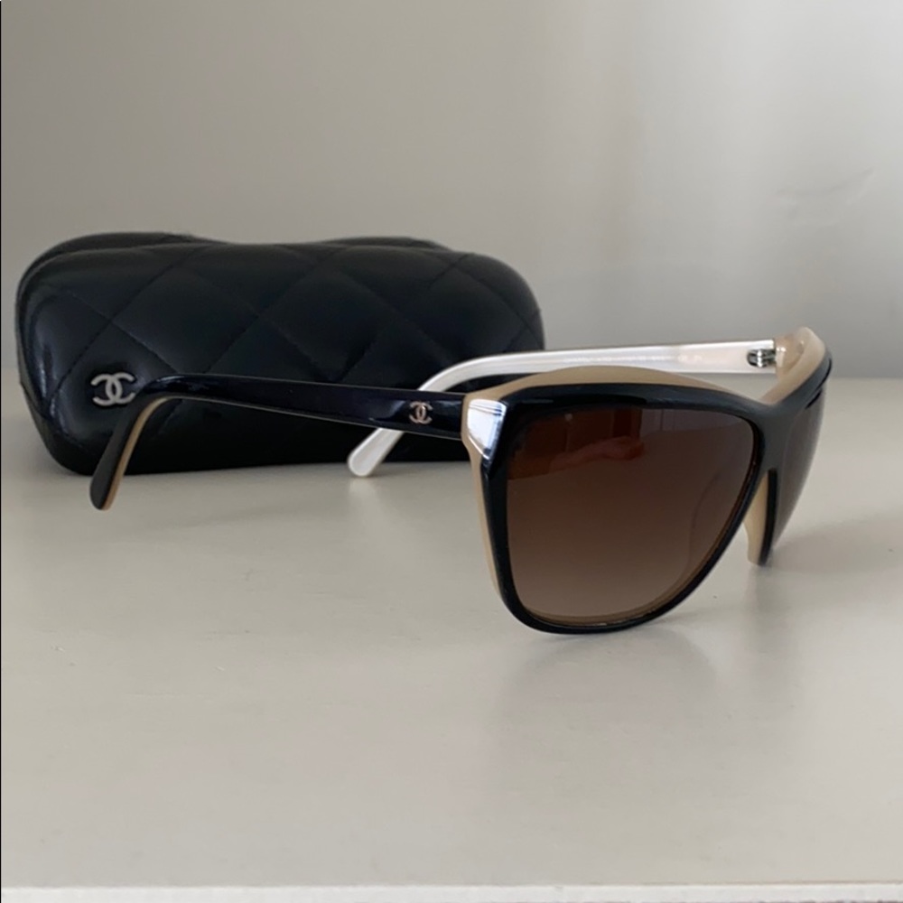 Chanel two tone sunglasses/***Case NOT included*